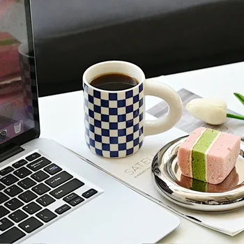 Nordic iny net červená šachovnica hrnček Japonský štýl keramický pohár vody moderný minimalistický domácnosti mozaiky stožiare, mlieko šálku kávy
