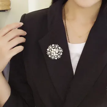 Jemné Perly A Kryštály Snowflake Brošňa Oblečenie Pin Šperky Pre Office Lady Elegantné Svadobné Svadobné Kytice Brošňa