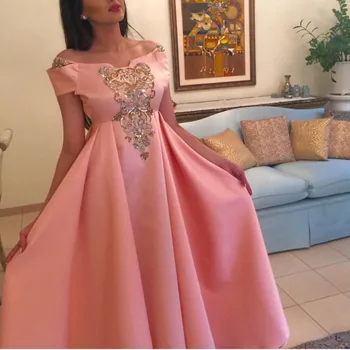 Ružový Ples 2018 Mimo Ramenný Crystal Flitrami Appliqued Ríše Pás Zloženke Elegantné Večerné šaty Šaty, matka nevesty šaty